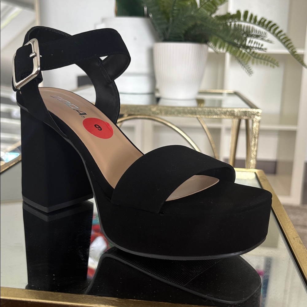 Chic Black Platform Sandals with Buckle